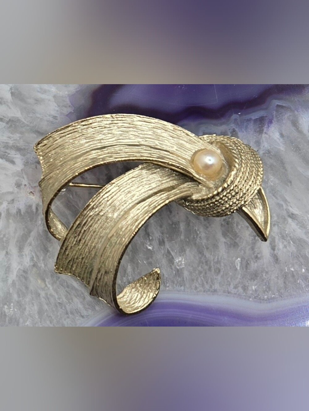 BSK Brooch Gold Tone w/ Genuine Freshwater Pearl Measures 2" X 1½"